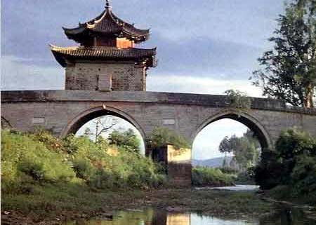 第,张家花园,知雯园等景点;后游览最大的地方性文庙—【建水
