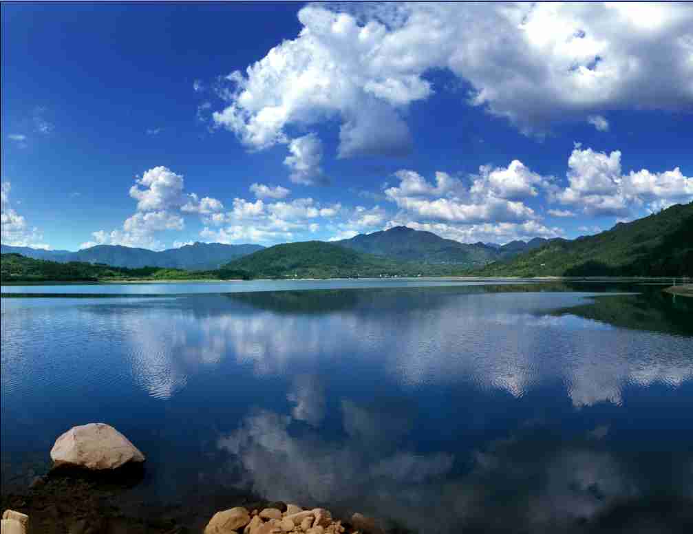 太平湖原名陈村水库,因地处原太平县(今黄山区)境内而得名"太平湖".