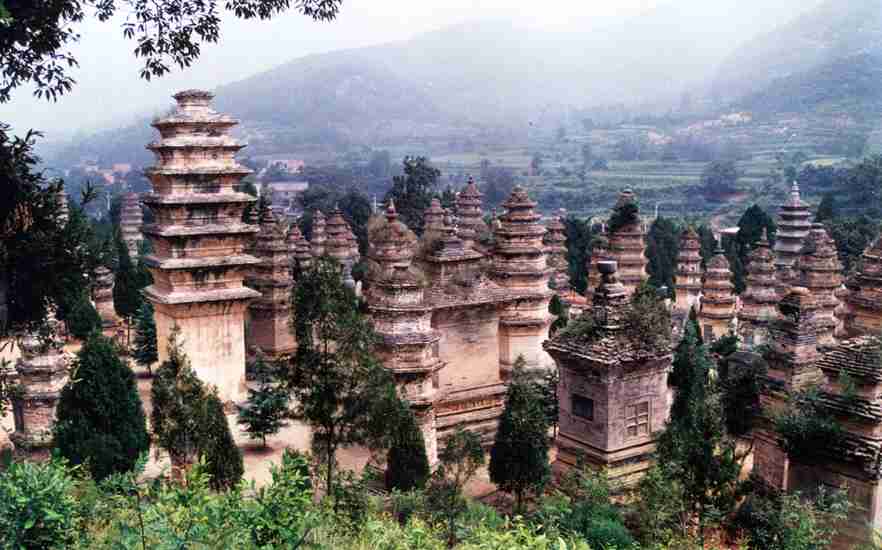 少林寺简介 少林寺,世界著名佛教寺院,少林武术发源地.