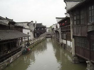 沿河的民居