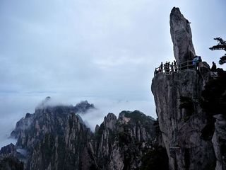 黄山飞来石云雾