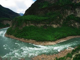 雅鲁藏布江大峡谷